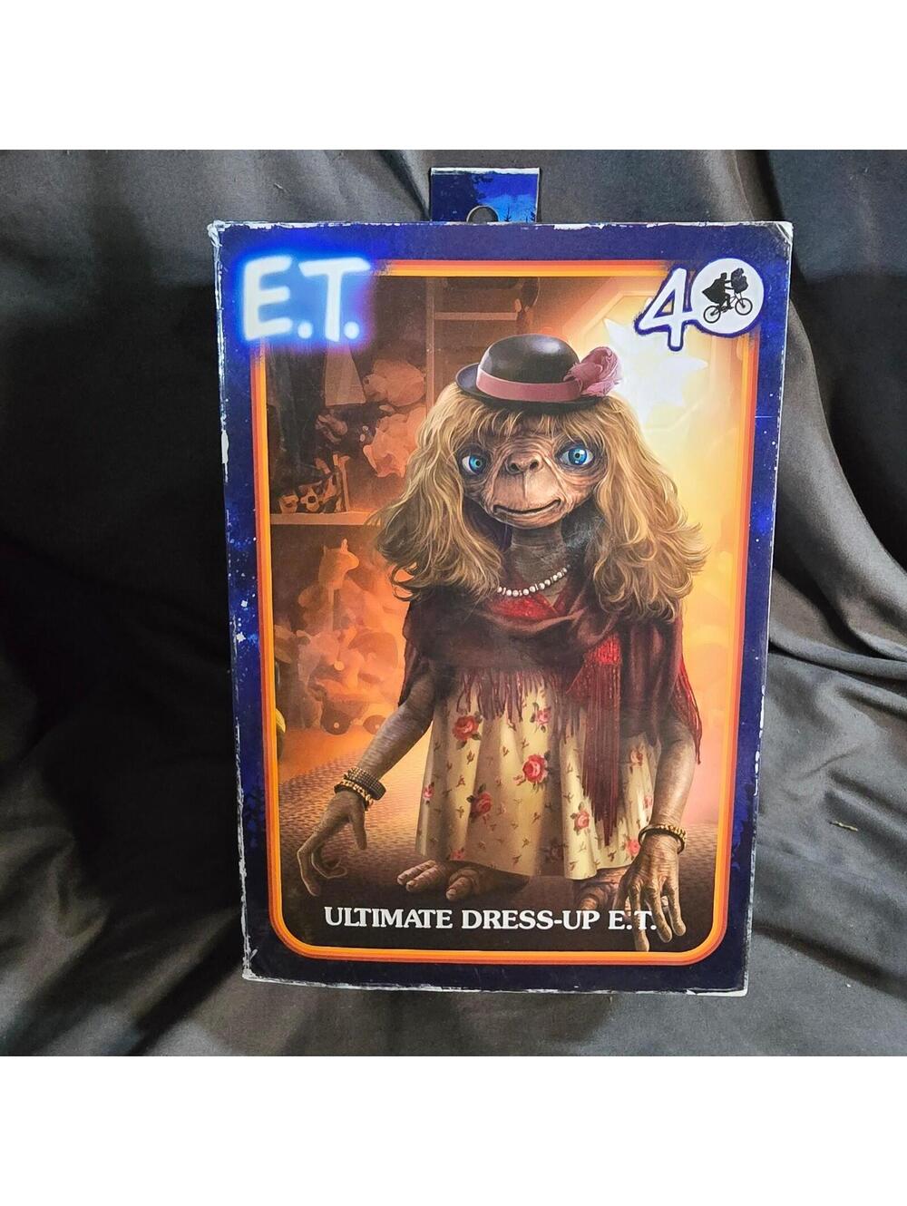 NECA 40TH ANNIVERSARY E.T. THE EXTRA-TERRESTRIAL ULTIMATE DRESS-UP E.T. FIGURE